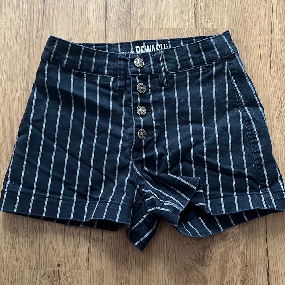 High rise striped shorts!
